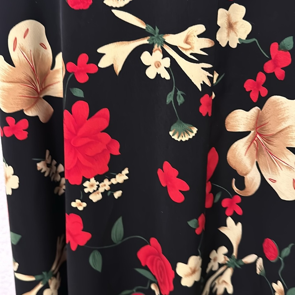 Beautiful floral maxi skirt    Flowy. A-line - Picture 4 of 4